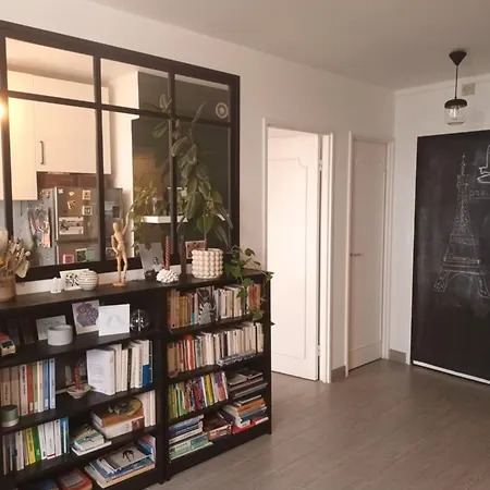 Sunny Flat In Paris-3
